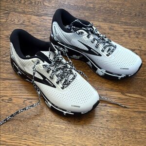 BRAND NEW NEVER WORN Brooks Ghost 14s